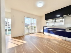 ご家族みんながゆったりくつろげる広々リビング。
