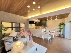 ご家族みんながゆったりくつろげる広々リビング。
