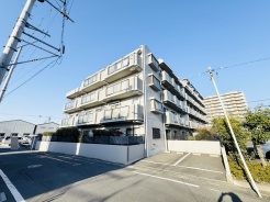 室内リフォーム済みで、大変綺麗でございます。

いつでも現地をご案内いたします。お気軽にお問い合わせくださいませ。