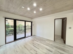 開放的なこの空間がお客様をお出迎えします。ＬＤＫは9.3帖。
