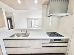 整然とした空間に、穏やかな静けさが漂います