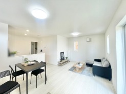 ご家族みんながゆったりくつろげる広々リビング。
