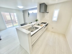 白で統一された清潔感あふれる空間で、心地よい暮らしが始まります。