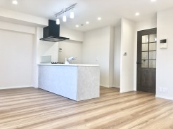 家族が自然に集りそうな広さが魅力のＬＤＫ。
