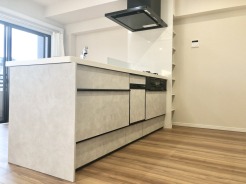 料理をしながらでも、ご家族との会話を楽しめる対面キッチン。
