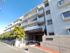 開放感のある立地の分譲マンションです