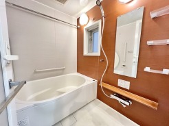 浴室乾燥機は湿気を排し、カビ防止に大活躍。冬季のヒートショック緩和にも。
