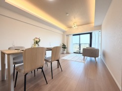 柔らかな間接照明が織りなす、洗練された心地よい空間。