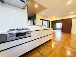 快適な新生活を迎えられそうな、新品のキッチンです。
