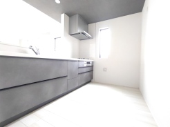 アッシュグレーで統一されたキッチン