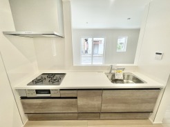 清潔感あふれる空間に、機能的なキッチンを。