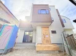 ルーフバルコニー付き、プラスワンリビングのある家が完成しました。