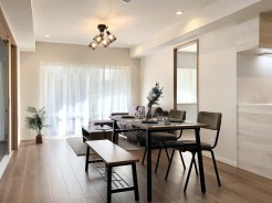 ご家族みんながゆったりくつろげる広々リビング。
