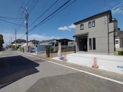 前面道路ゆったりで開放感があります