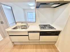 清潔感あふれる、機能的なキッチン空間。