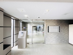 管理人さんがメンテナンスしてくれるエントランス。
