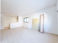 清々しい空気感と、爽やかな木調の広がりを感じる空間