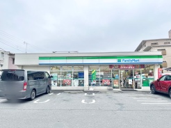 近隣のコンビニ