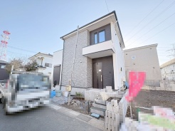 モダンな佇まいが、新しい暮らしの始まりを予感させる住まい