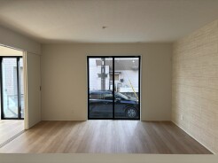 心地よい広がりを感じる、温かみのある空間