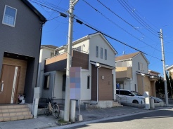 閑静な住宅地で、小さなお子様がいるご家族にも安心。
