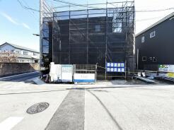 新しい暮らしが始まる、静かな佇まいの街並み