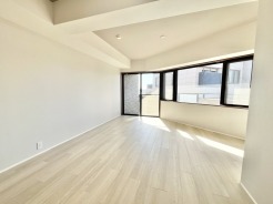 柔らかな光が広がる、開放感あふれる空間