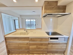 料理をしながらでも、ご家族との会話を楽しめる対面キッチン。
