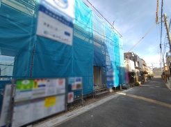 大型シューズインクローゼットがあります