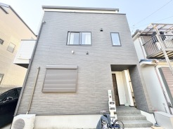 モダンな外観が、洗練された暮らしを予感させる住まい