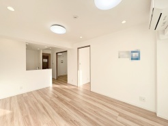 木の温もりを感じる、心地よい空間が広がります。