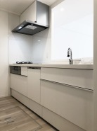 対面キッチンがご家族の温かい時間を演出。
