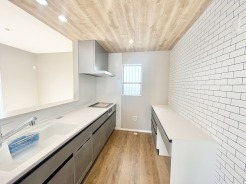 木の温もりと清潔感あふれる空間で、心地よい暮らしが始まります。