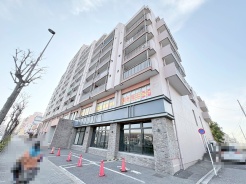 都市の景観に調和する、洗練されたフォルム
