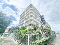 リフォーム工事中ですが、室内もご内見いただけます。