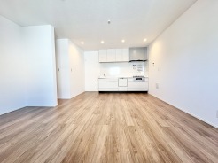 心地よい広がりを感じさせる、明るく澄んだ空間。