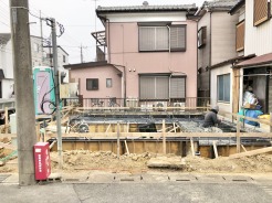 新しい暮らしがここから芽生える、建築中の住まい。