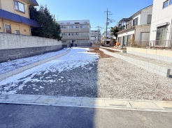 周辺環境の充実した、ゆとりある敷地面積の新築戸建です。