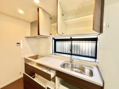 清潔感のある空間に、機能美を追求したキッチン