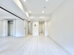 清々しい白さが空間に広がり、心穏やかに過ごせそうな住まい