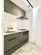 料理をしながらでも、ご家族との会話を楽しめる対面キッチン。
