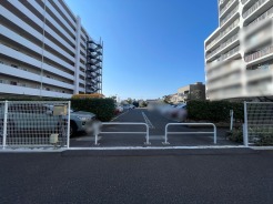 広々とした空間に、整然と並ぶ心地よい景観