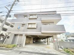 洗練されたデザインが、日々の暮らしに静かな彩りをもたらします。