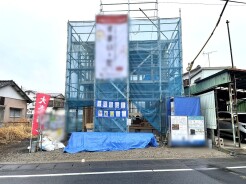 いつでもご案内いたします。LDK19帖以上の広さを確保した新築物件が販売中です。カースペース2台分の確保が出来ているのも嬉しいポイントです。