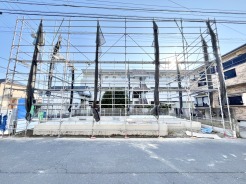 新しい命が芽吹く、清々しい空の下の始まり。