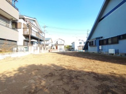 建築条件無しの更地です