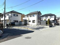 穏やかな陽射しが広がる、ゆとりある街並みに佇む住まい