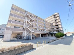 穏やかな空の下、ゆとりのある暮らしがここから始まります。