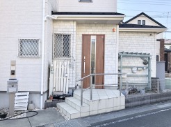 小スペースですが、ポーチ付き。
