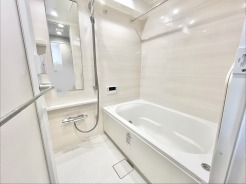 清潔感あふれる空間で、心身ともにリラックスできるバスタイムを。